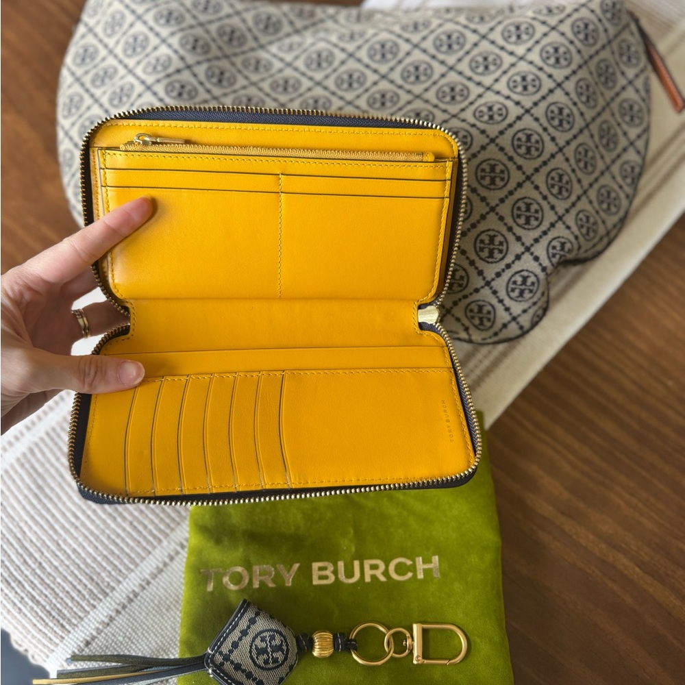 sold- Tory Burch T Monogram Jacquard Balloon Bag w/wallet & keychain - Picture 8 of 9